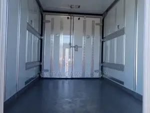 Isuzu Elf Freezer