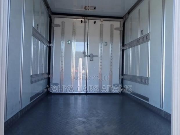 Isuzu Elf Freezer - thumbnail 3