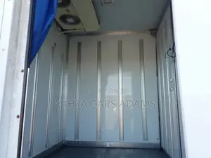 Isuzu Elf Freezer