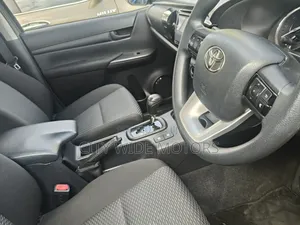 Toyota Hilux 2020 Gold