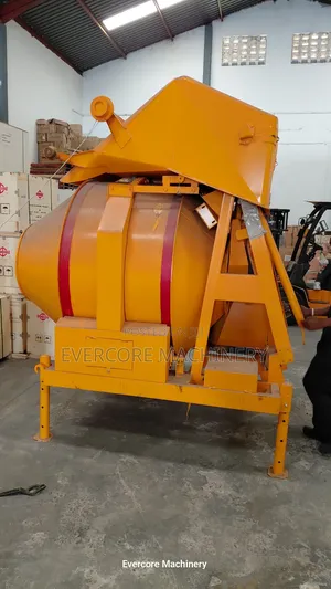 Heavy Duty Self-Loading Concrete Mixer Machine Diesel Powered.