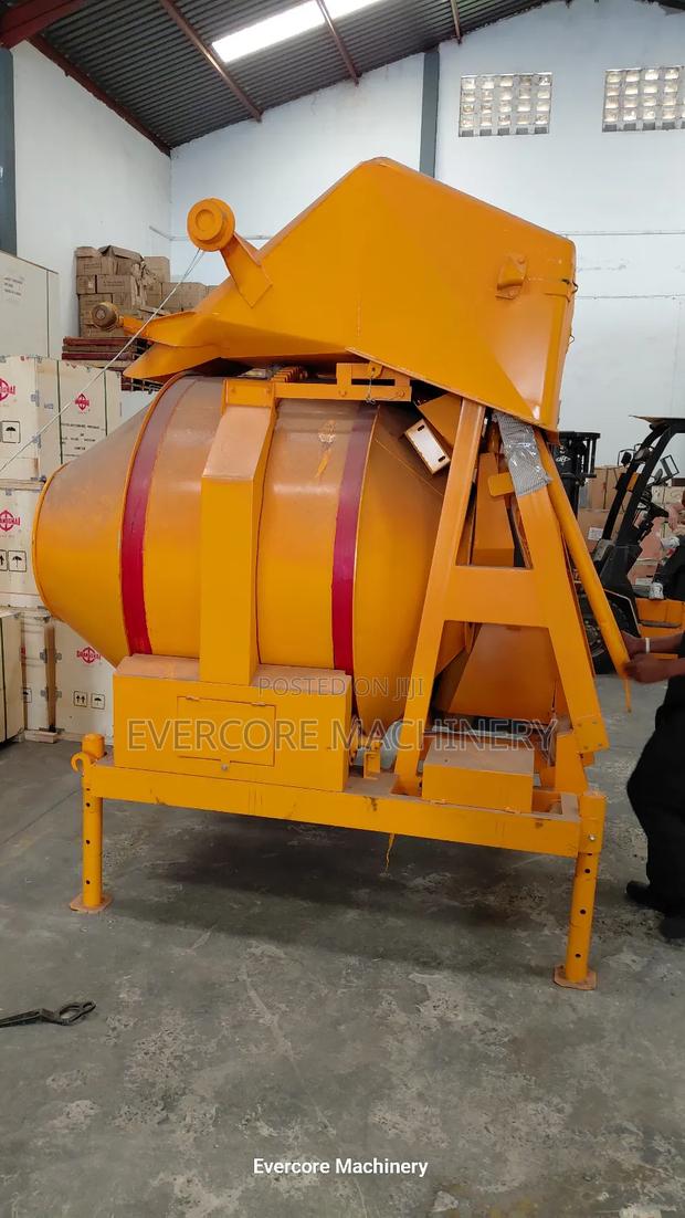 Heavy Duty Self-Loading Concrete Mixer Machine Diesel Powered. - thumbnail 2