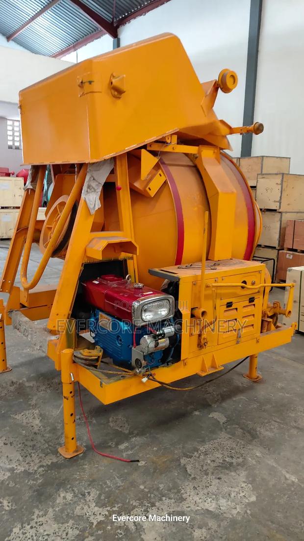 Heavy Duty Self-Loading Concrete Mixer Machine Diesel Powered. - thumbnail 3