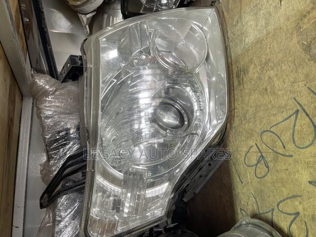Mitsubishi Pajero Headlight - thumbnail 2