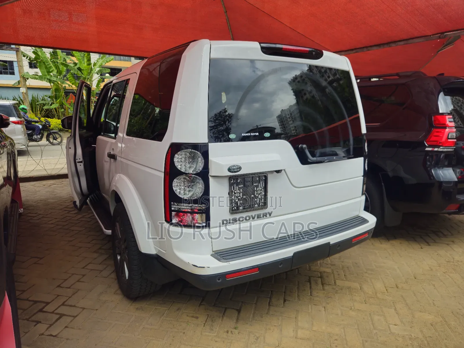 Land Rover Discovery 2015 White