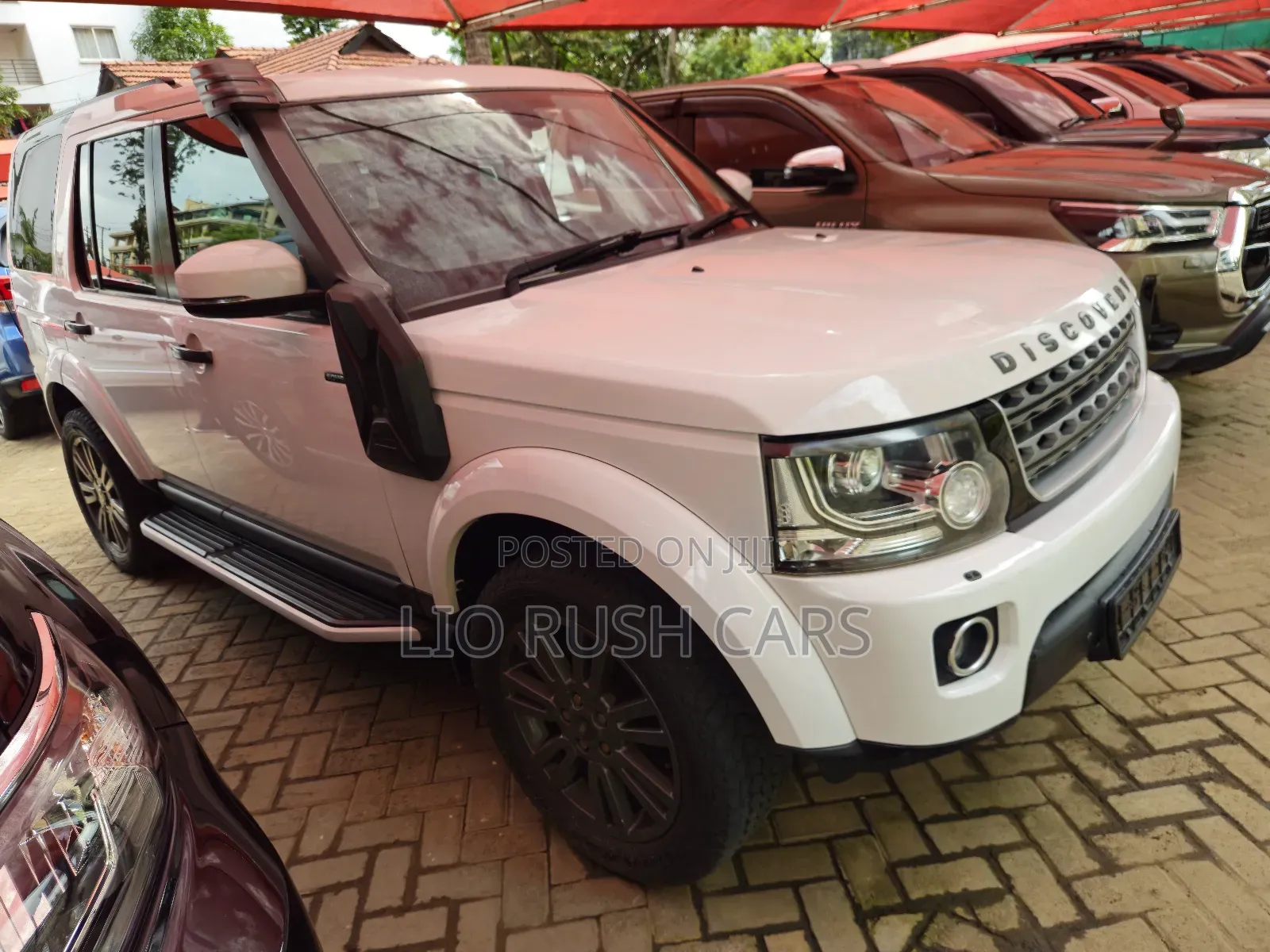 Land Rover Discovery 2015 White