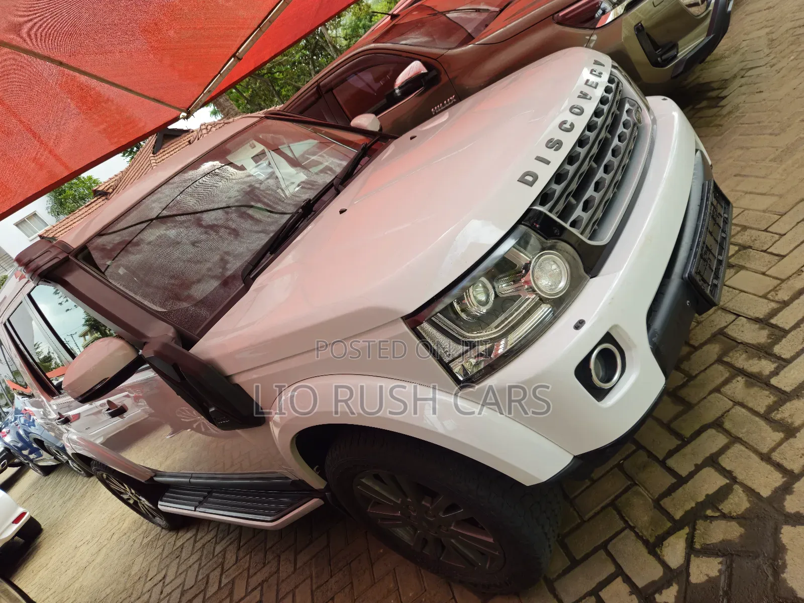 Land Rover Discovery 2015 White