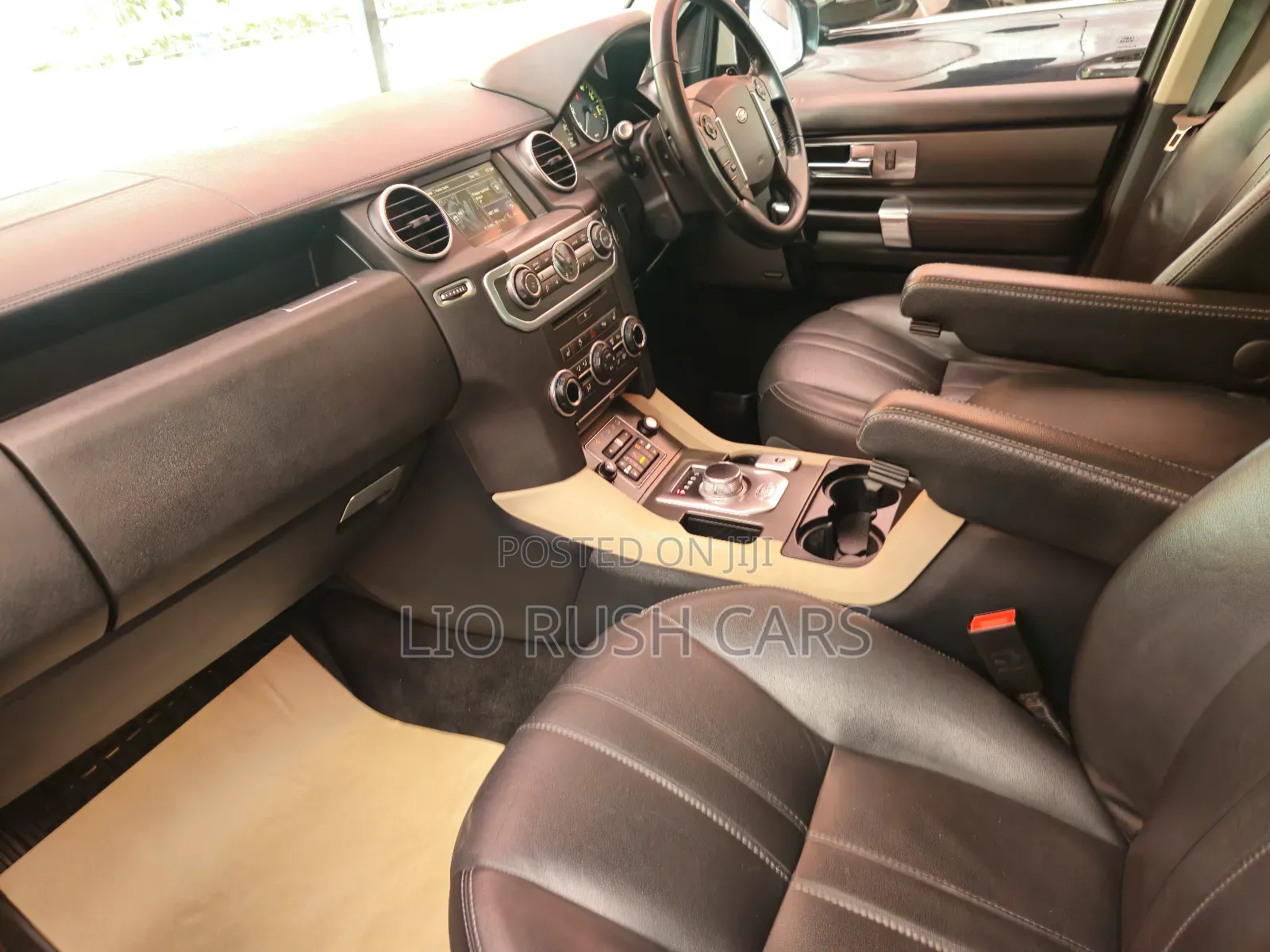 Land Rover Discovery 2015 White