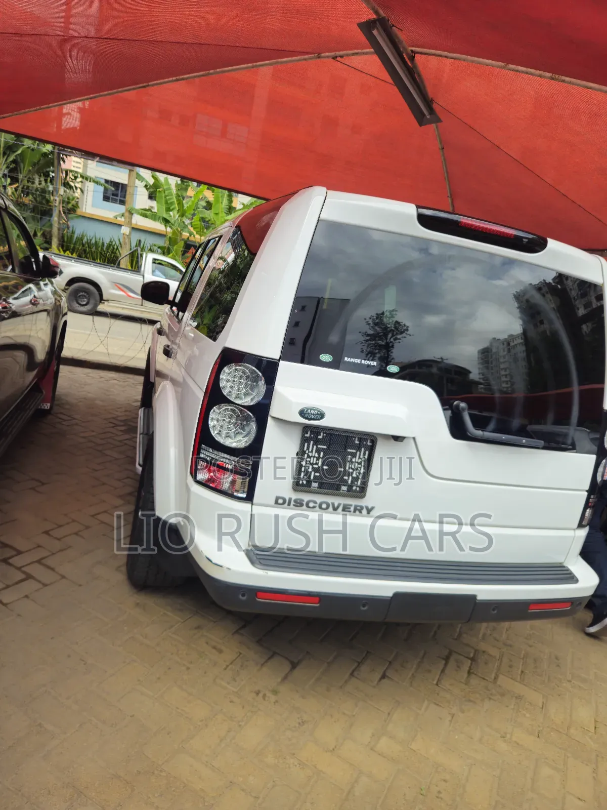 Land Rover Discovery 2015 White