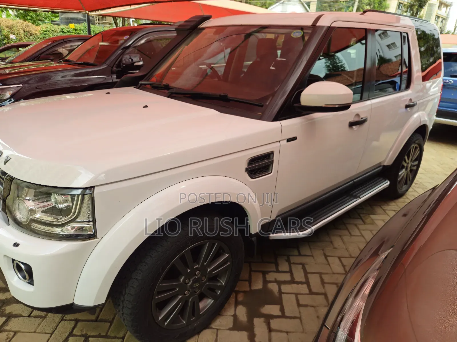 Land Rover Discovery 2015 White