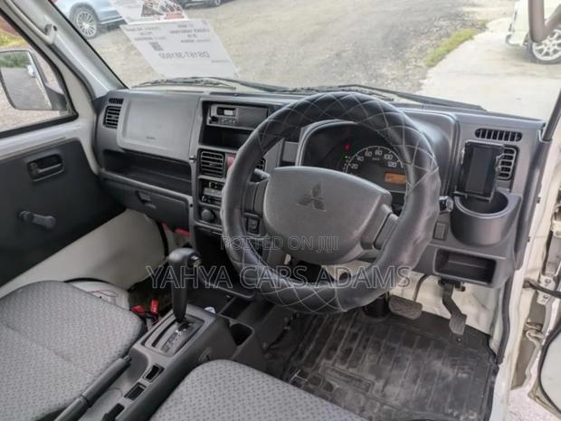Mitsubishi Truck - thumbnail 7