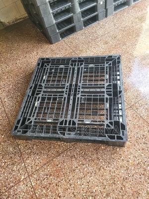 Plastic Pallets- New Heavy Duty Pallets02 - main view