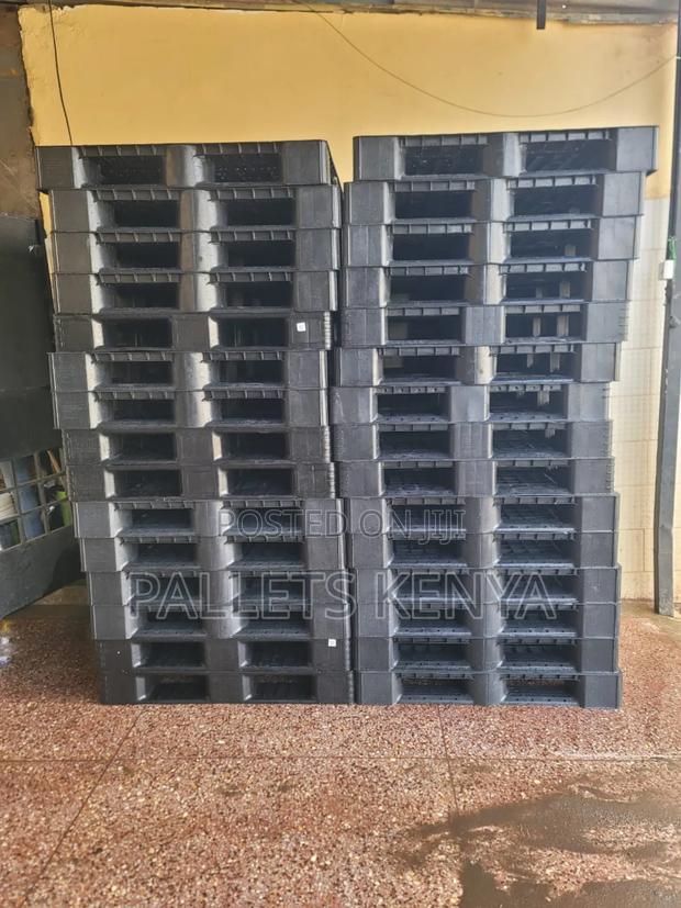 Plastic Pallets-New Heavy-Duty Plastic Pallets03 - main view
