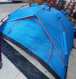 Strong Waterproof Pop-Up Camping Tent -Pm - main view