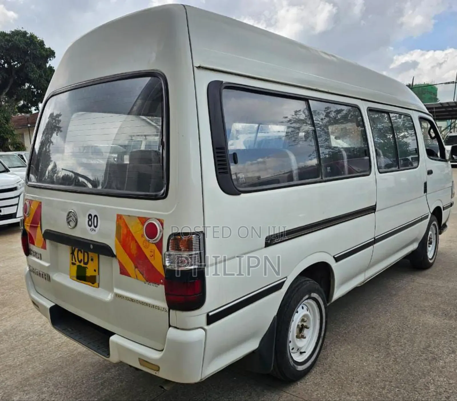 Bus 2010 White