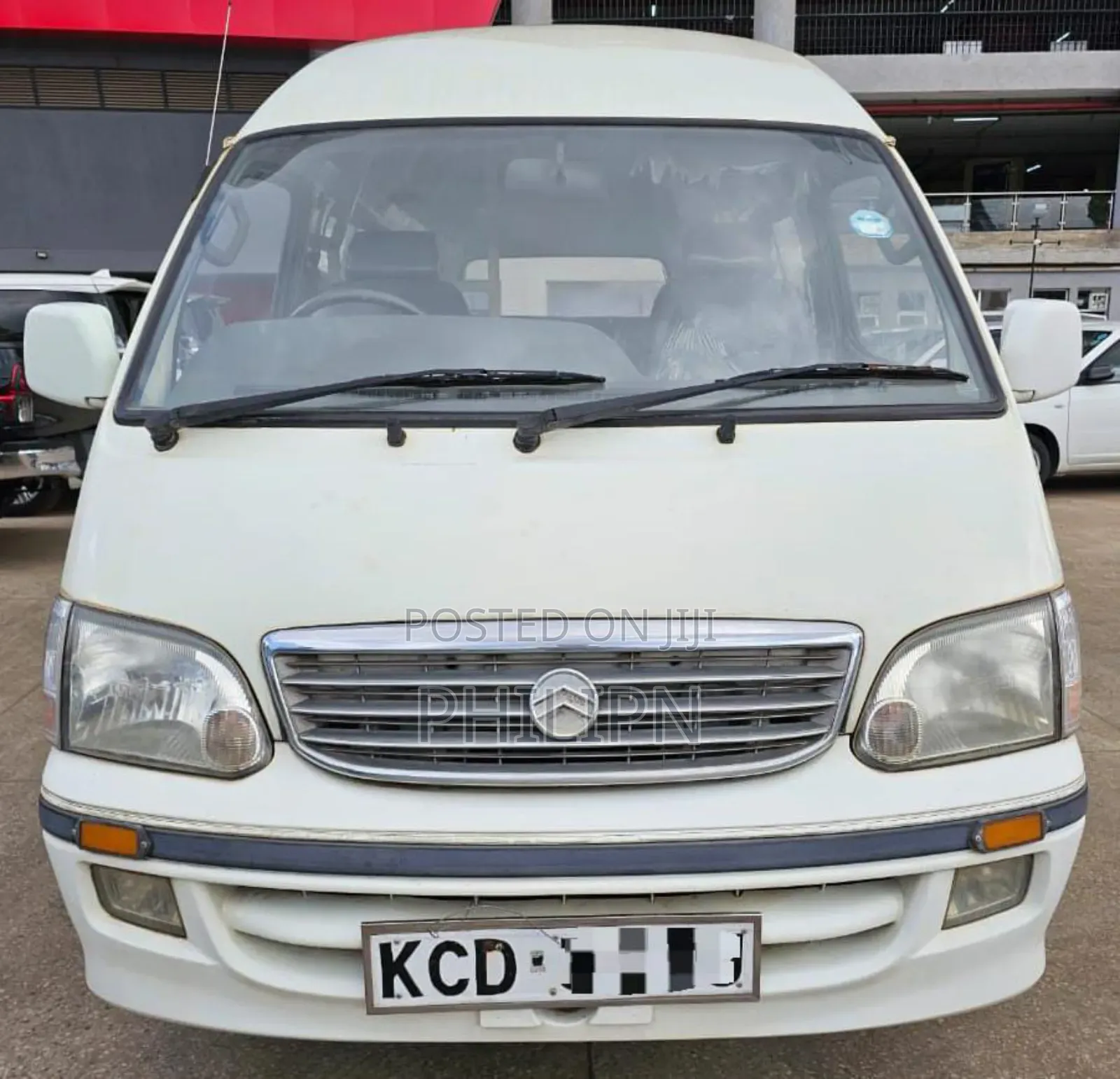 Bus 2010 White
