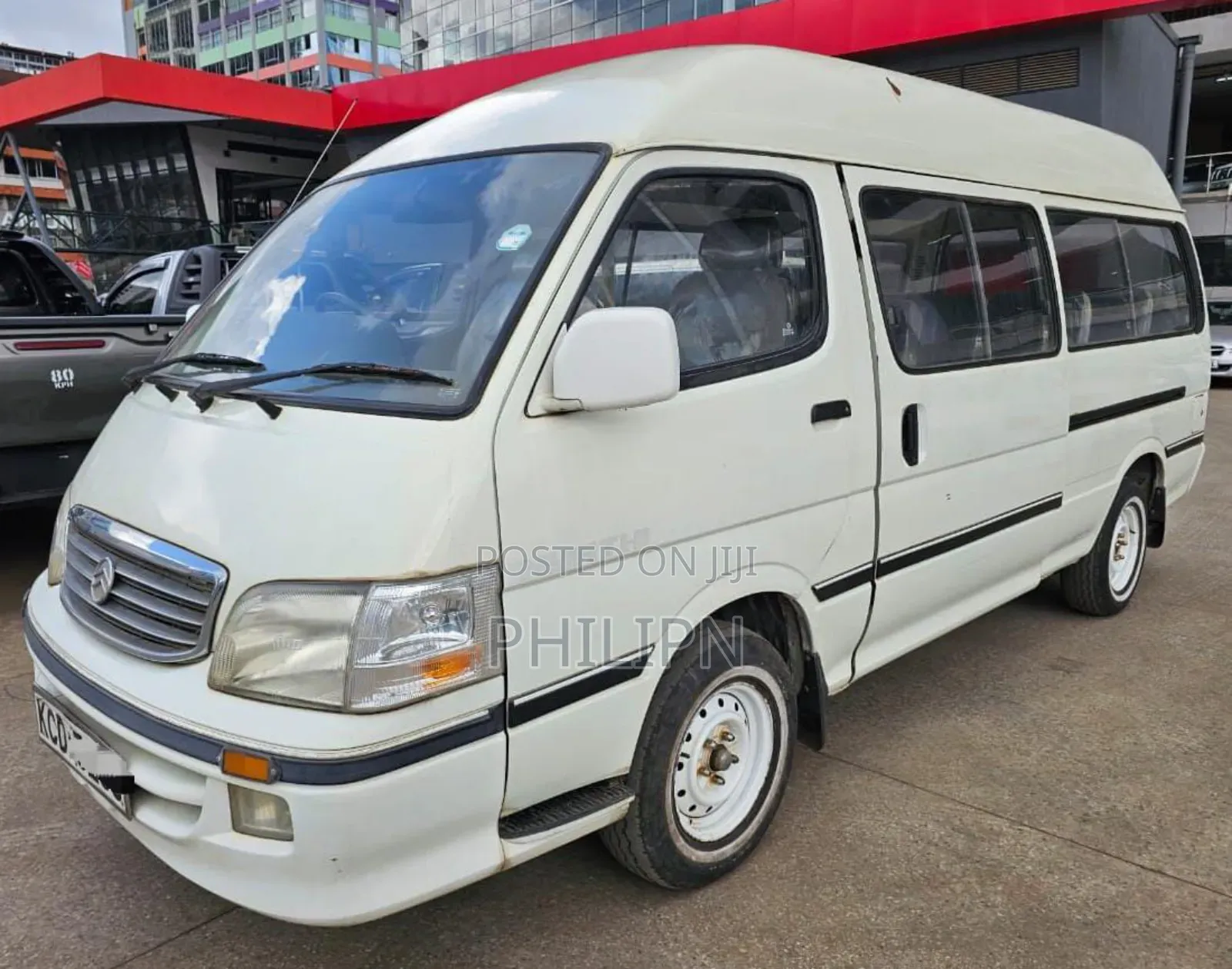 Bus 2010 White