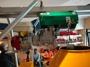 Honda Concrete Crane/Hoist/Lifter Machine One Tonne.