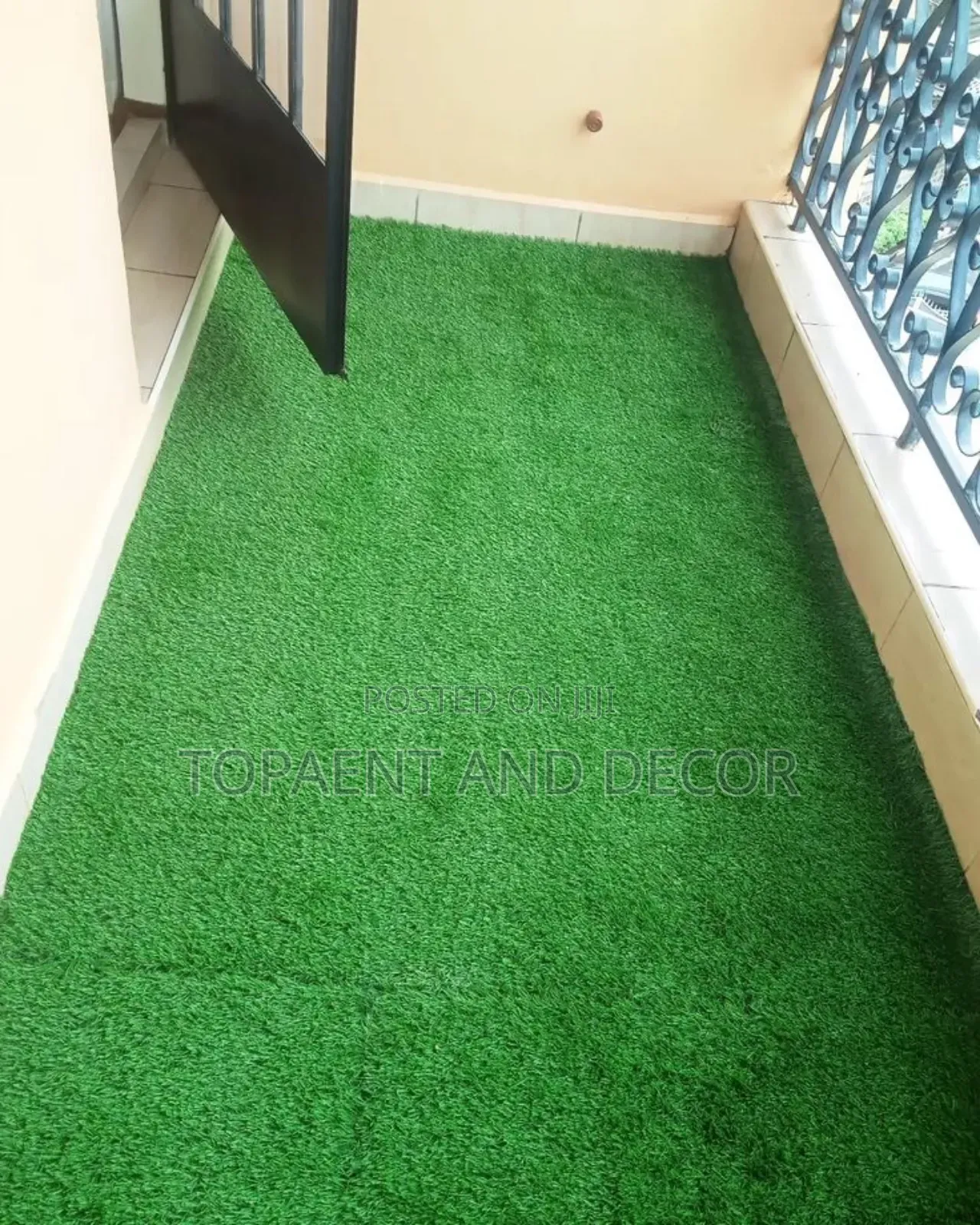 Beautiful Balcony Artificial Grass Smooth and Even Surface Carpet