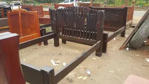5x6 Natural Dark Carved Hardwood Bed