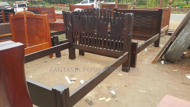 5x6 Natural Dark Carved Hardwood Bed