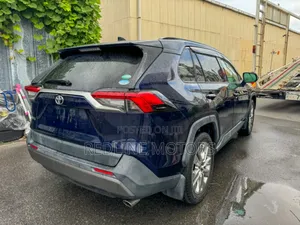 Toyota RAV4 2019 Blue