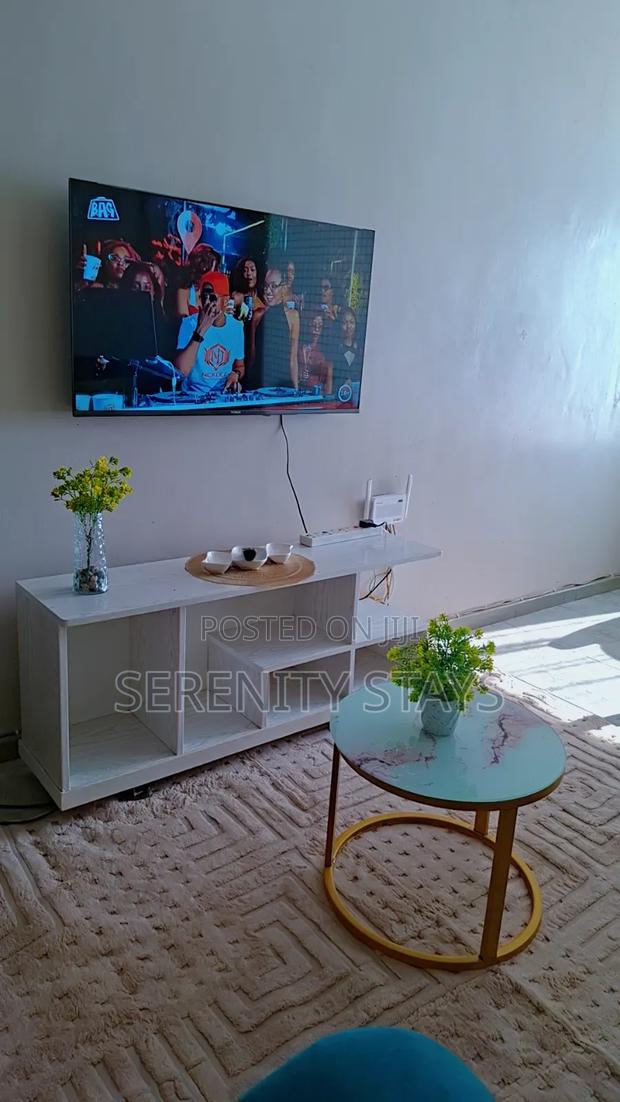 Furnished Studio - Short Let, Airbnb, Fedha, Fast Wi-Fi, Desk - thumbnail 8