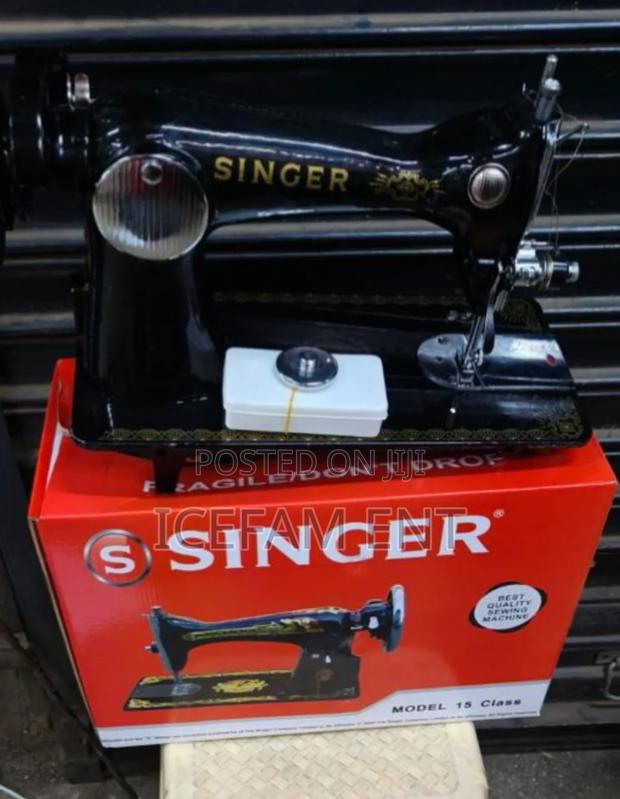 Singer Sewing Machine/Sewing Machine Pq - main view