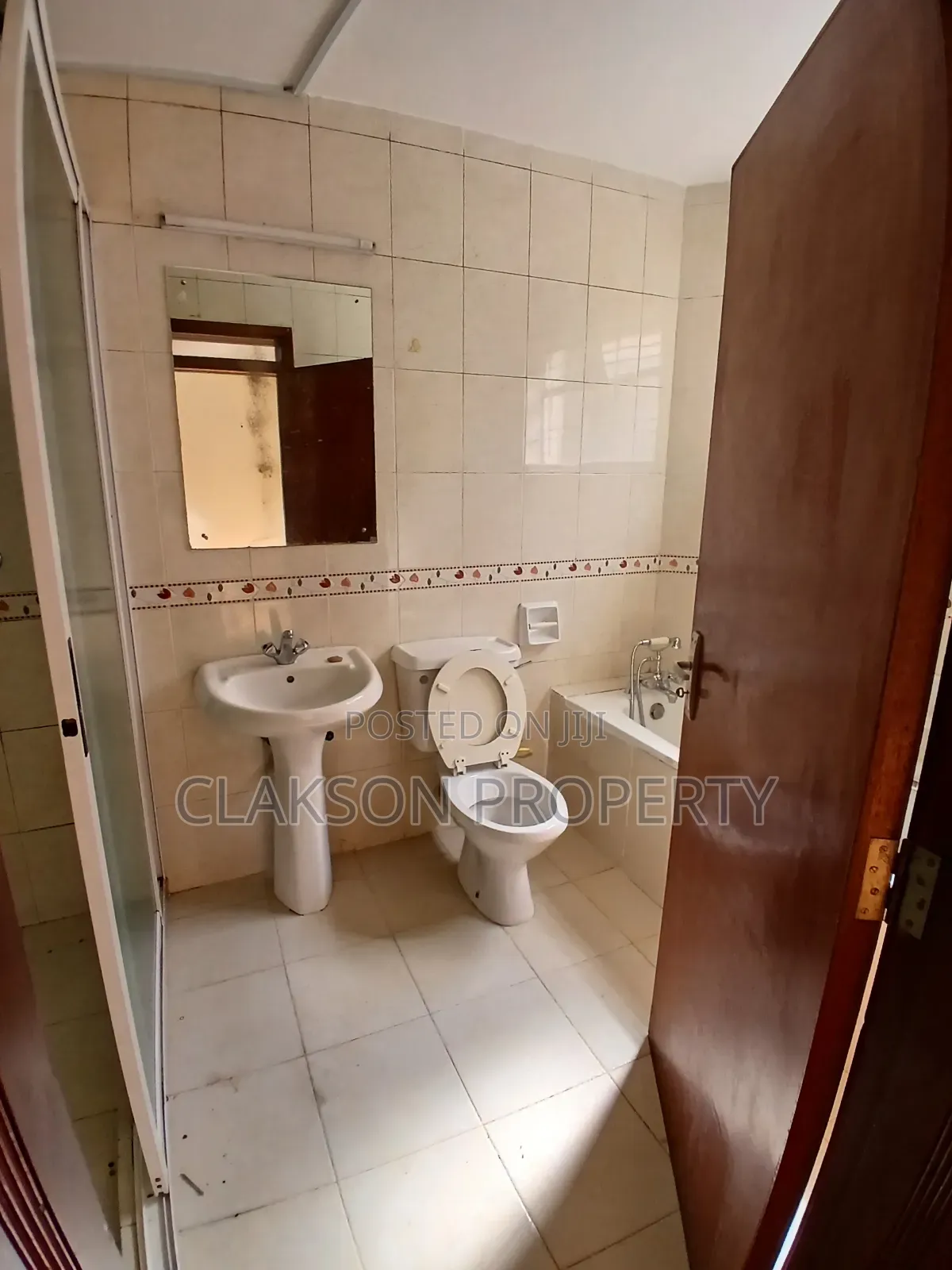 4bdrm Apartment in Riverside for rent