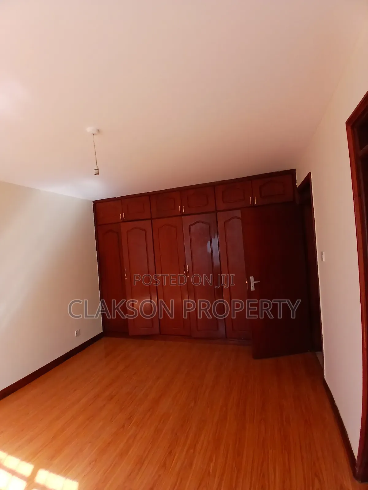 4bdrm Apartment in Riverside for rent
