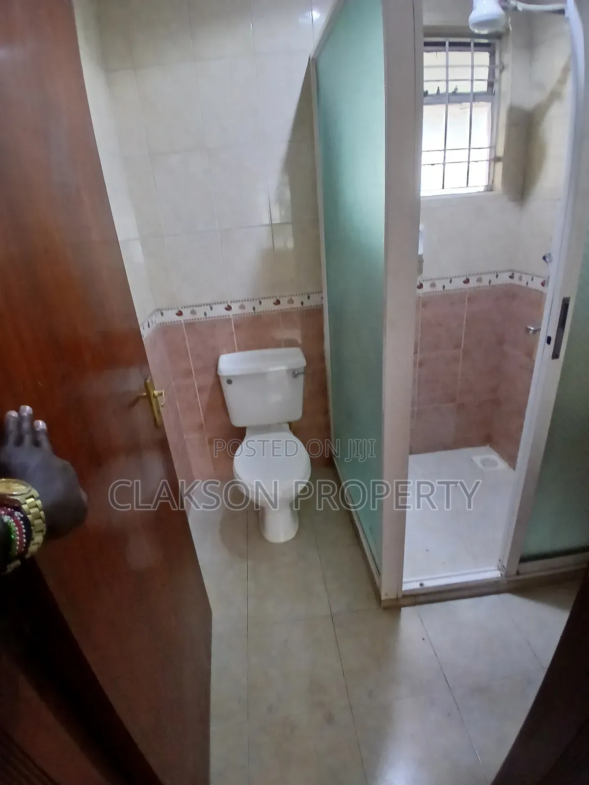 4bdrm Apartment in Riverside for rent