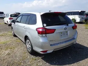 Toyota Corolla Fielder 1.5 Hybrid FWD 2018 Silver