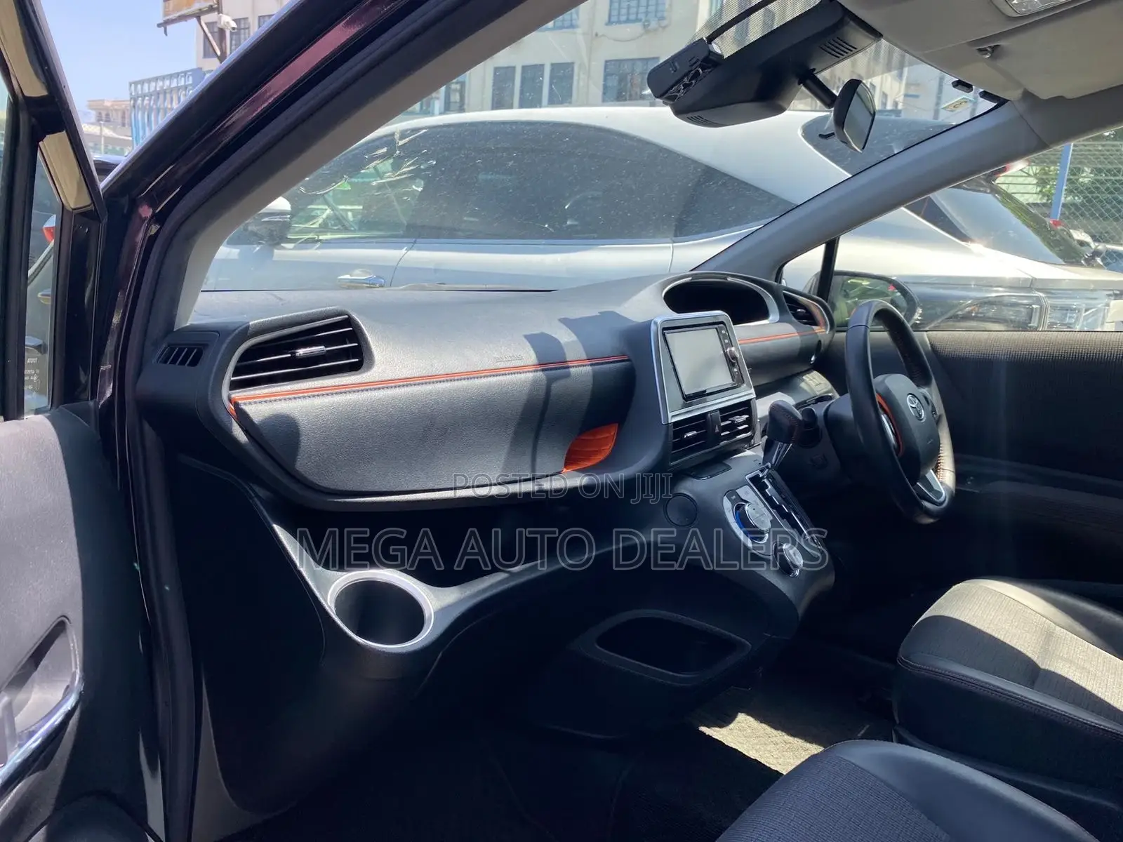 Toyota Sienta 2018