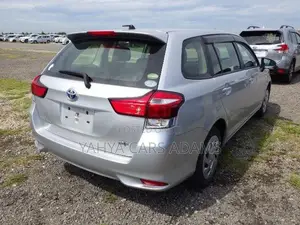 Toyota Corolla Fielder 1.5 Hybrid FWD 2019 Silver