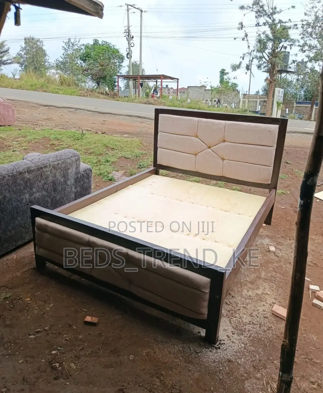 Refined 4 by 6 Mocket Bed