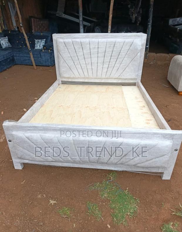Designer -Inspired 5 by 6 Ft Mocket Bed
