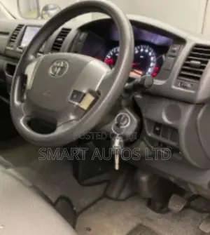 Toyota HiAce 2018 Silver