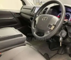 Toyota HiAce 2018 Silver