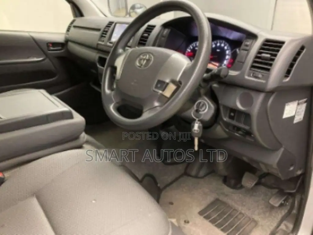 Toyota HiAce 2018 Silver