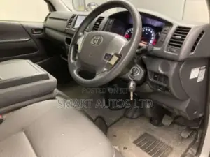 Toyota HiAce 2018 Silver