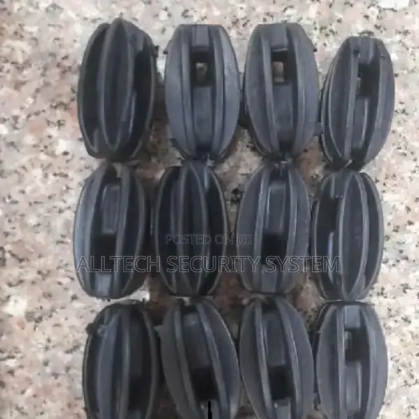 Strainers Insulators Per Packets 100pcs