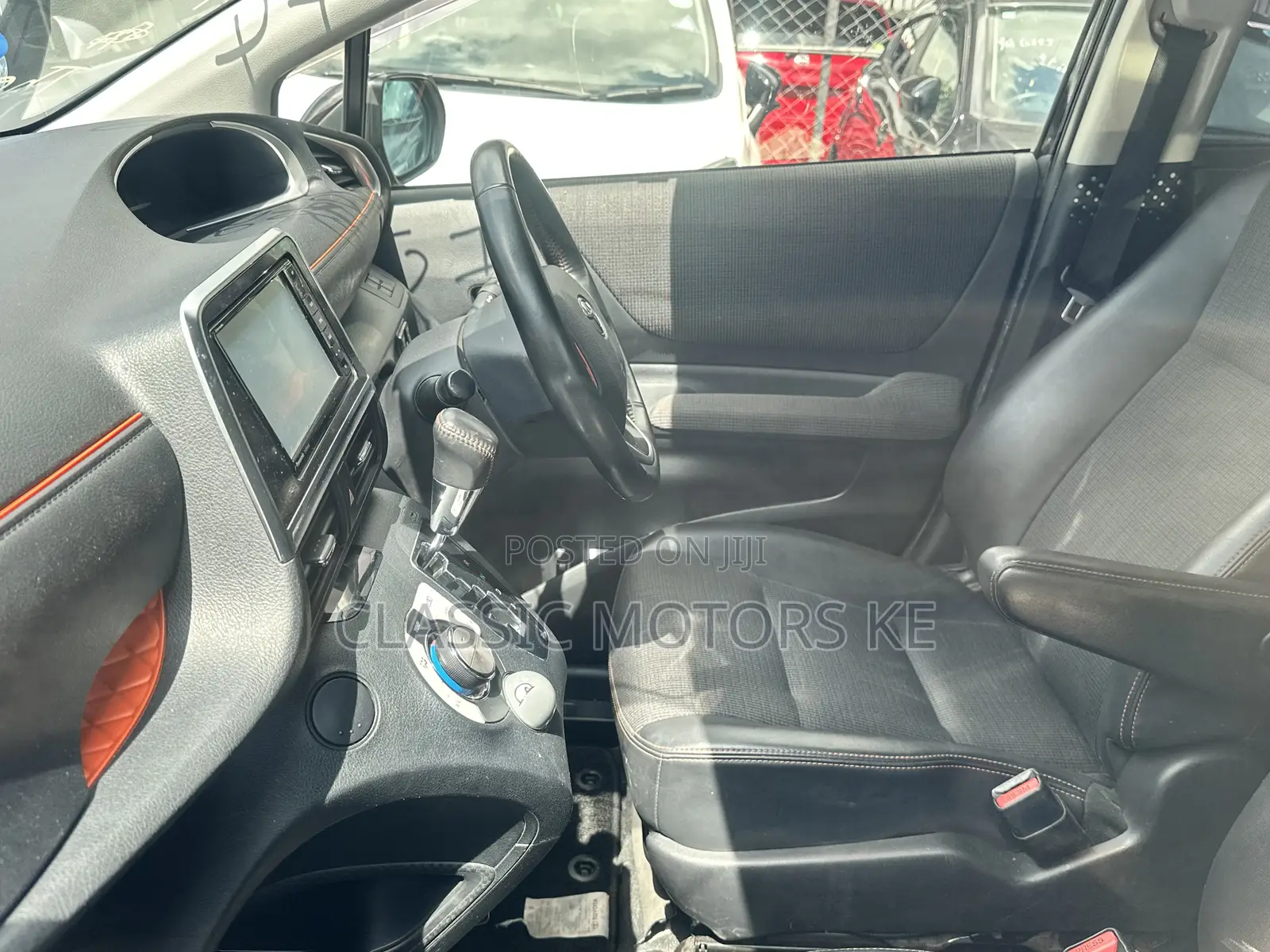 Toyota Sienta 1.5 Hybrid FWD 2019 Purple