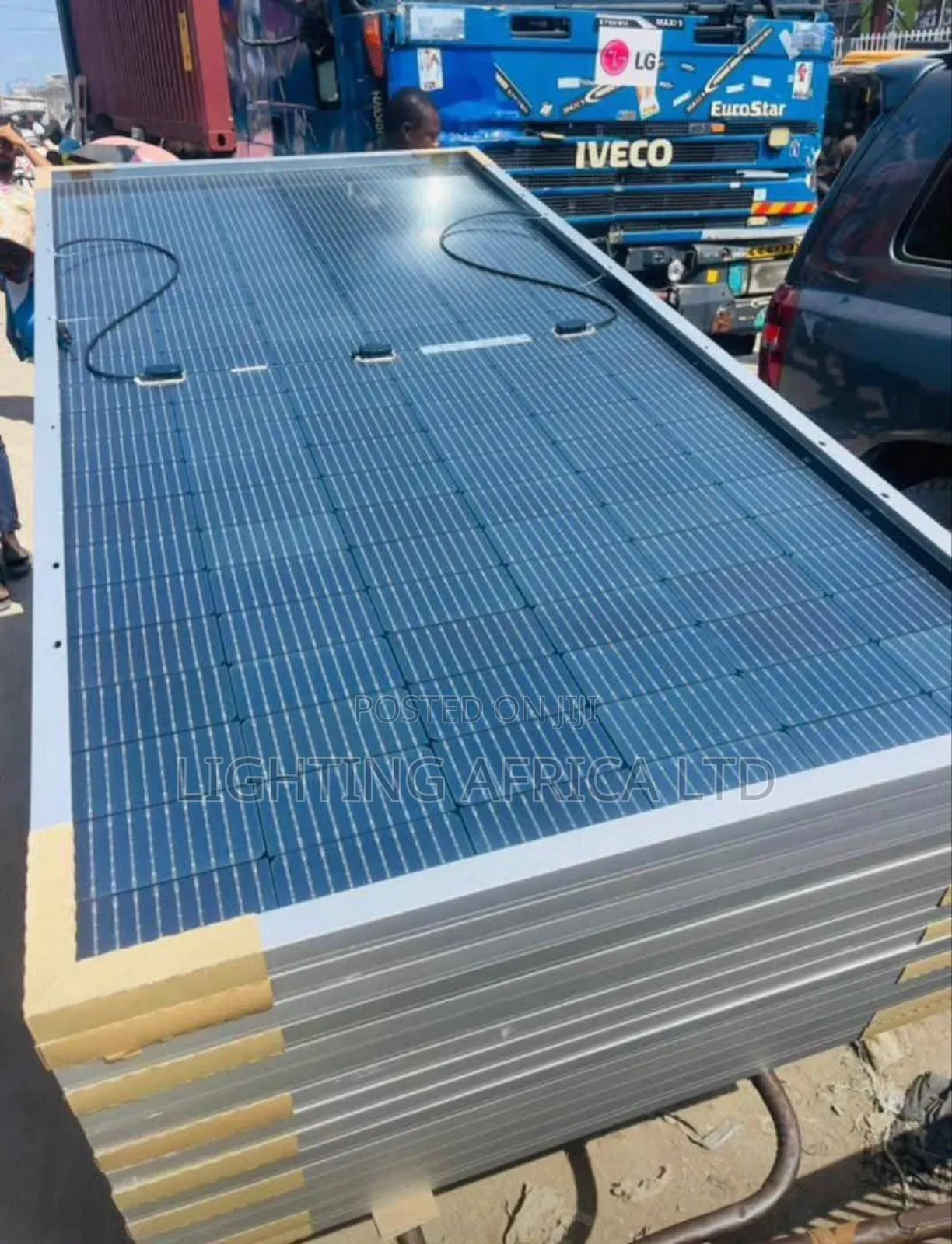 Jinko 700 Watts Bifacial All Weather Solar Panel High Voltage