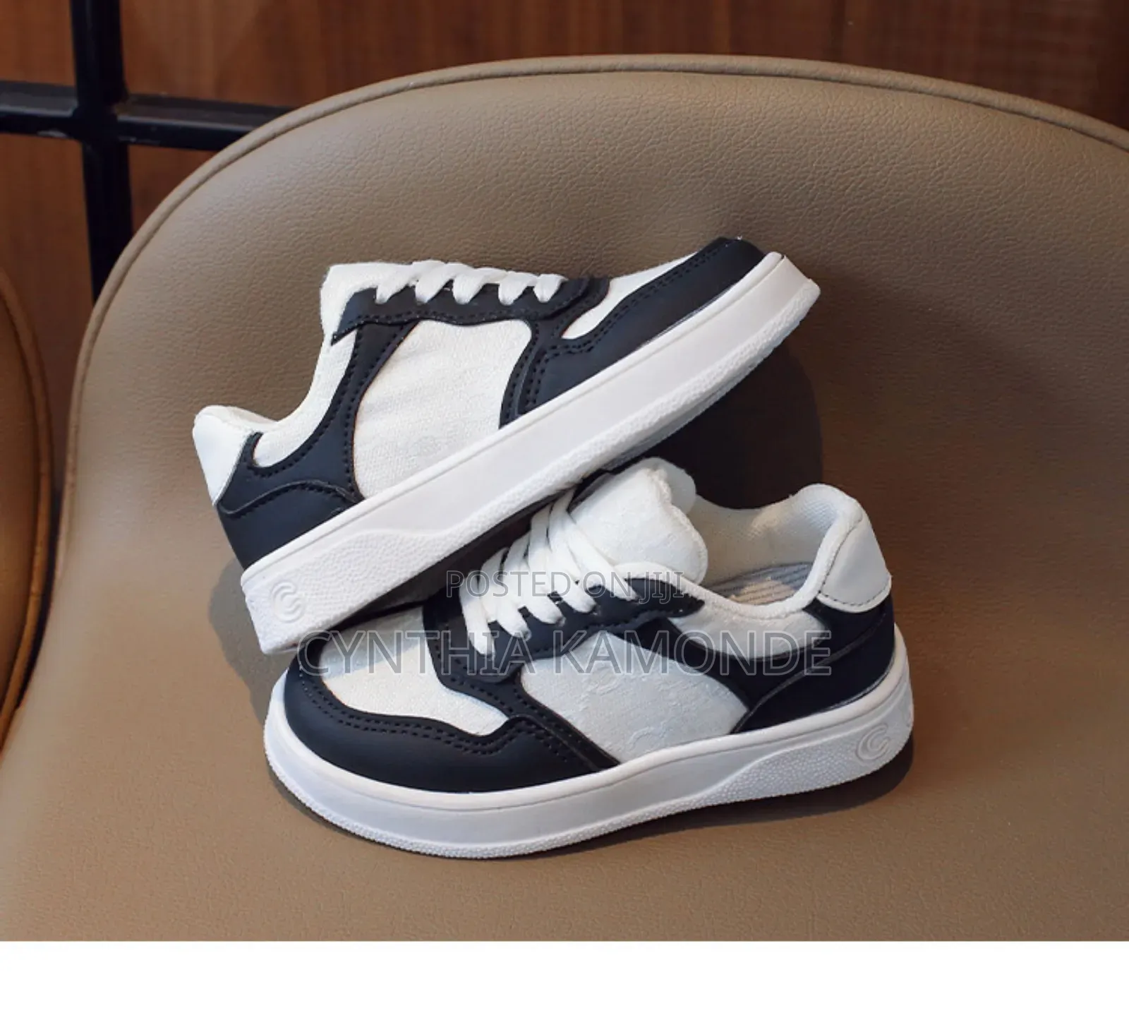 Laces' Elegant Sneakers