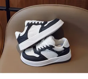 Laces' Elegant Sneakers