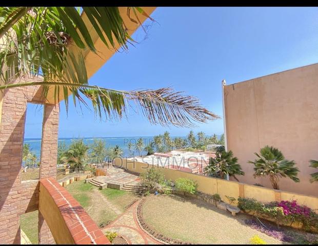 1 Bedroom With Beachfront With Pool - thumbnail 6