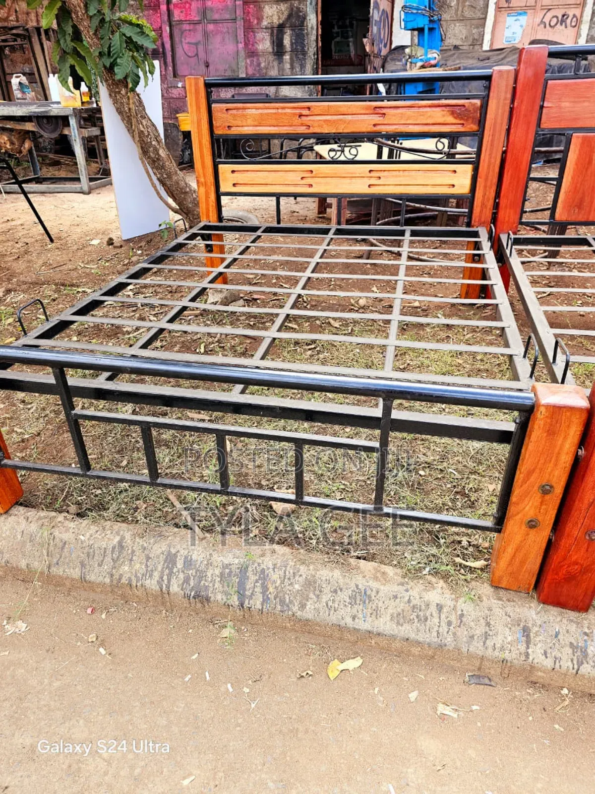 Mahogany Metal Bed 5*6