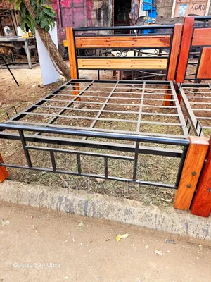 Mahogany Metal Bed 5*6