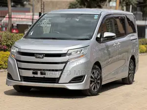 Toyota Noah 2018 Silver