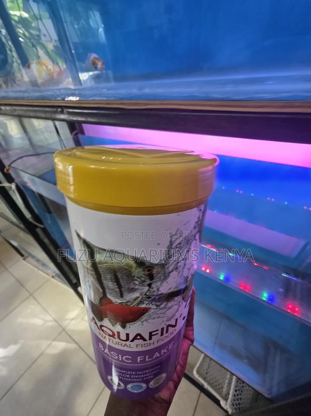 Essential Nutrient Flakes for Goldfish Koi 180 Grams - main view